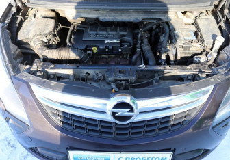 Подержанный автомобиль Opel Zafira Compactvan 2015 года (11 фото)