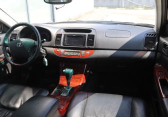 Подержанный автомобиль Toyota Camry Sedan 2005 года (13 фото)
