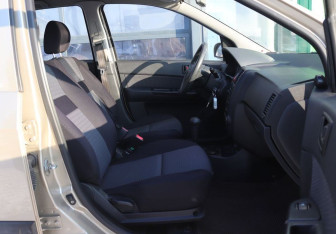 Подержанный автомобиль Hyundai Getz 2010 года (12 фото)