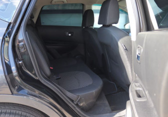 Подержанный автомобиль Nissan Qashqai 2008 года (11 фото)