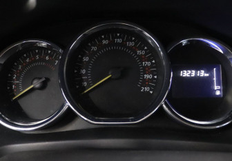 Подержанный автомобиль Renault Sandero 2019 года (17 фото)