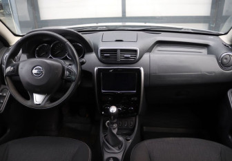 Подержанный автомобиль Nissan Terrano 2017 года (15 фото)