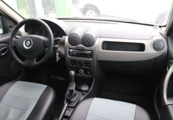 Подержанный автомобиль Renault Sandero 2011 года (13 фото)