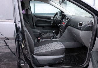 Подержанный автомобиль Ford Focus Sedan 2008 года (12 фото)