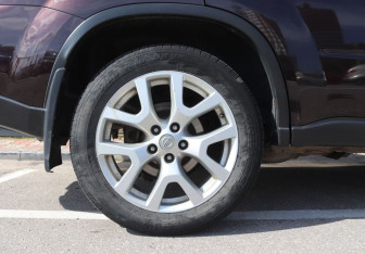 Подержанный автомобиль Nissan X-Trail 2012 года (10 фото)
