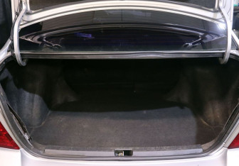 Подержанный автомобиль Toyota Corolla Sedan 2004 года (10 фото)