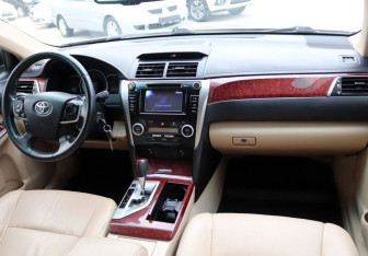 Подержанный автомобиль Toyota Camry Sedan 2013 года (14 фото)