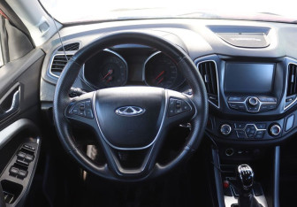 Подержанный автомобиль Chery Tiggo 5 2014 года (16 фото)