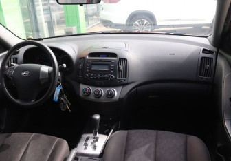 Подержанный автомобиль Hyundai Elantra Sedan 2010 года (14 фото)