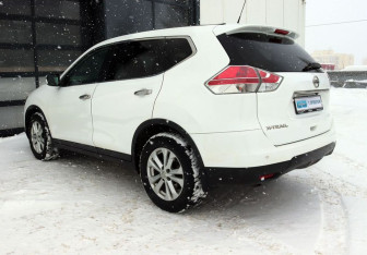 Подержанный автомобиль Nissan X-Trail 2015 года (3 фото)