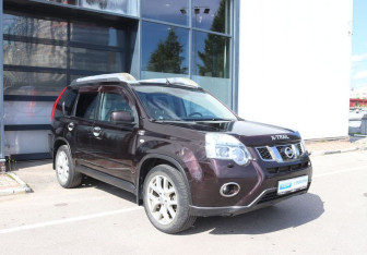Подержанный автомобиль Nissan X-Trail 2012 года (7 фото)
