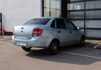 Подержанный автомобиль LADA (ВАЗ) Granta Sedan 2013 года (6 фото)