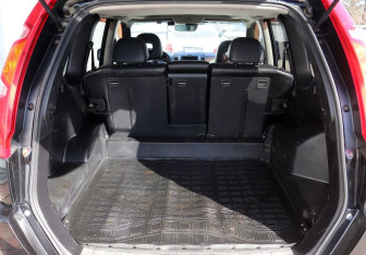 Подержанный автомобиль Nissan X-Trail 2008 года (15 фото)