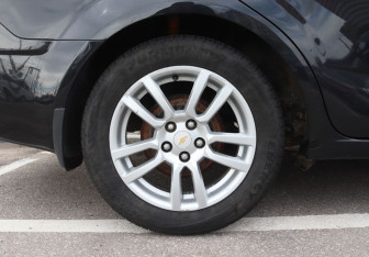 Подержанный автомобиль Chevrolet Aveo Sedan 2012 года (10 фото)