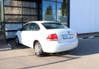 Подержанный автомобиль Volkswagen Polo Sedan 2014 года (3 фото)