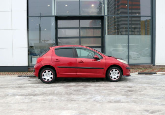 Подержанный автомобиль Peugeot 207 Hatchback 2008 года (6 фото)