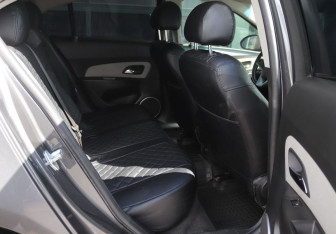 Подержанный автомобиль Chevrolet Cruze Sedan 2011 года (12 фото)