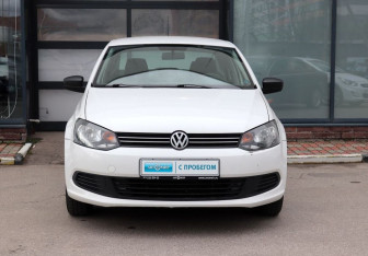 Подержанный автомобиль Volkswagen Polo Sedan 2012 года (7 фото)