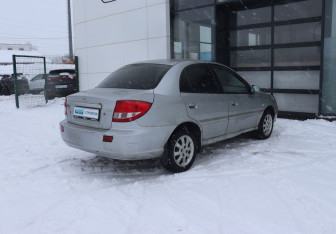 Подержанный автомобиль Kia Rio Sedan 2003 года (5 фото)