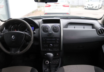 Подержанный автомобиль Renault Duster 2015 года (12 фото)