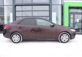 Подержанный автомобиль Kia Cerato Sedan 2010 года (6 фото)