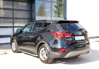 Подержанный автомобиль Hyundai Santa Fe 2017 года (5 фото)