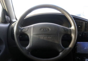 Подержанный автомобиль Kia Spectra Sedan 2006 года (16 фото)