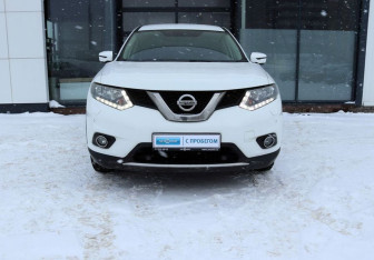 Подержанный автомобиль Nissan X-Trail 2015 года (8 фото)