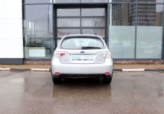 Подержанный автомобиль Subaru Impreza Hatchback 2010 года (4 фото)
