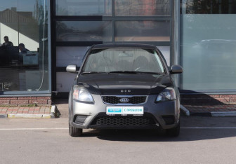 Подержанный автомобиль Kia Rio Sedan 2010 года (8 фото)