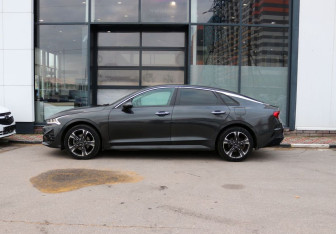 Подержанный автомобиль Kia K5 2021 года (2 фото)