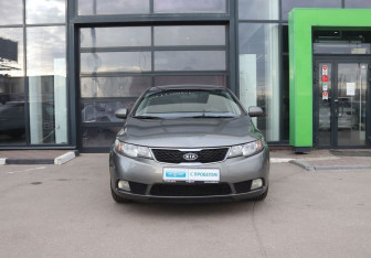 Подержанный автомобиль Kia Cerato Sedan 2011 года (8 фото)