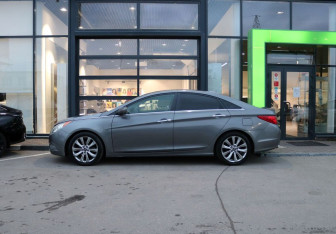 Подержанный автомобиль Hyundai Sonata 2011 года (2 фото)