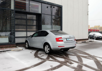 Подержанный автомобиль Skoda Octavia Liftback 2016 года (3 фото)