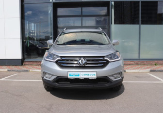 Подержанный автомобиль DongFeng AX7 2018 года (8 фото)