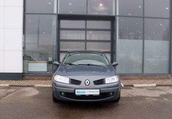 Подержанный автомобиль Renault Megane Sedan 2006 года (8 фото)