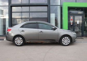 Подержанный автомобиль Kia Cerato Sedan 2011 года (6 фото)