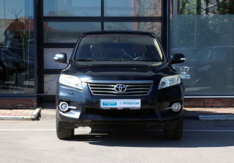 Подержанный автомобиль Toyota RAV4 2011 года (8 фото)
