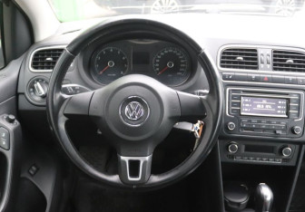 Подержанный автомобиль Volkswagen Polo Sedan 2012 года (16 фото)