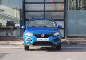 Подержанный автомобиль Renault Sandero 2018 года (8 фото)