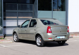 Подержанный автомобиль Renault Logan Sedan 2013 года (5 фото)
