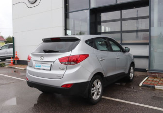 Подержанный автомобиль Hyundai ix35 2012 года (5 фото)