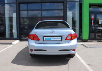 Подержанный автомобиль Toyota Corolla Sedan 2007 года (4 фото)