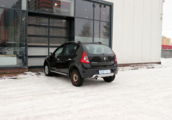 Подержанный автомобиль Renault Sandero 2012 года (3 фото)