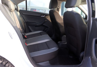 Подержанный автомобиль Skoda Rapid Liftback 2017 года (12 фото)