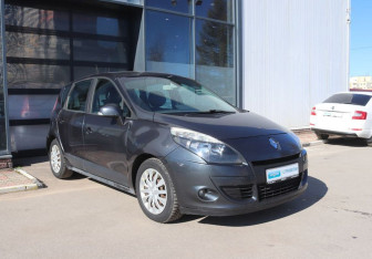 Подержанный автомобиль Renault Scenic 2009 года (7 фото)