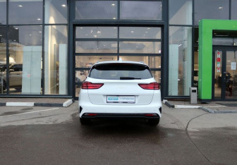 Подержанный автомобиль Kia Ceed Wagon 2022 года (4 фото)