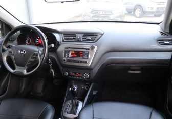 Подержанный автомобиль Kia Rio Sedan 2016 года (11 фото)