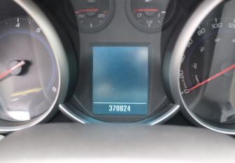 Подержанный автомобиль Chevrolet Cruze Sedan 2011 года (17 фото)