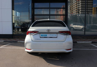 Подержанный автомобиль Toyota Corolla Sedan 2019 года (4 фото)
